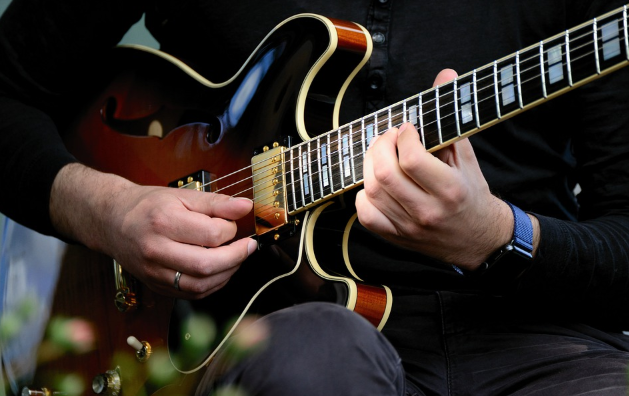 Guitar kits help improve your guitar skill